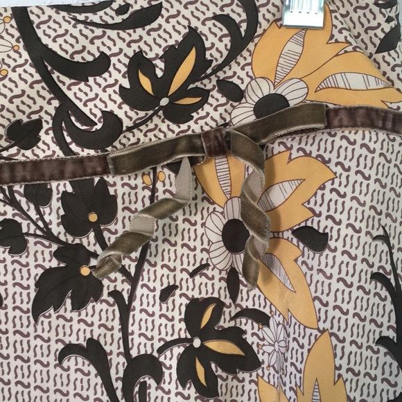 Floral skirt tan 100%silk - Picture 3 of 7